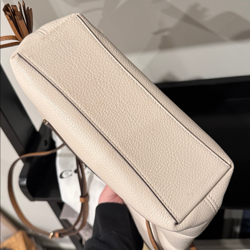 Coach Andy Crossbody Bag with Embossed Carriage Design - Picture 5 of 9